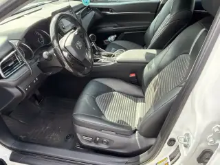 Toyota Camry 2022 SE Sedán de 4 puertas