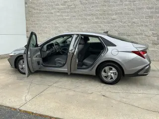 Hyundai ELANTRA 2024 SE Sedán de 4 puertas