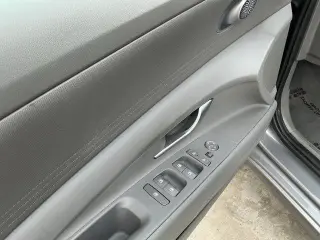 Hyundai ELANTRA 2024 SE Sedán de 4 puertas