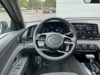 Hyundai ELANTRA 2024 SE Sedán de 4 puertas