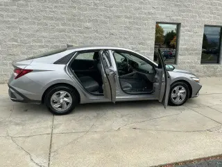 Hyundai ELANTRA 2024 SE Sedán de 4 puertas