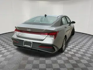 Hyundai ELANTRA 2024 SE Sedán de 4 puertas