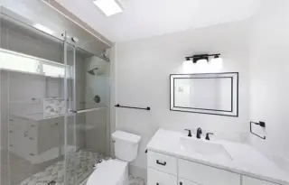 3 Newport Ave, 3 baños