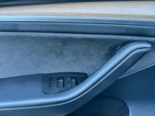 Tesla Model Y 2023 Tracción Total (AWD) Crossover de 4 puertas