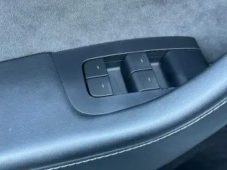 Tesla Model Y 2023 Tracción Total (AWD) Crossover de 4 puertas