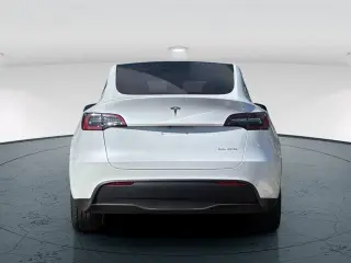 Tesla Model Y 2023 Tracción Total (AWD) Crossover de 4 puertas