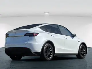 Tesla Model Y 2023 Tracción Total (AWD) Crossover de 4 puertas