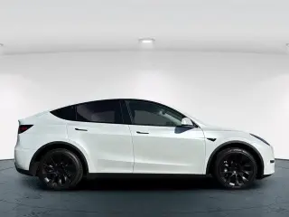 Tesla Model Y 2023 Tracción Total (AWD) Crossover de 4 puertas