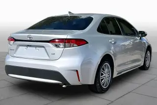 Sedán Toyota Corolla 2020 LE de 4 puertas