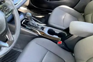 Sedán Toyota Corolla 2020 LE de 4 puertas