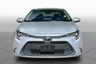 Sedán Toyota Corolla 2020 LE de 4 puertas