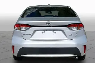 Sedán Toyota Corolla 2020 LE de 4 puertas