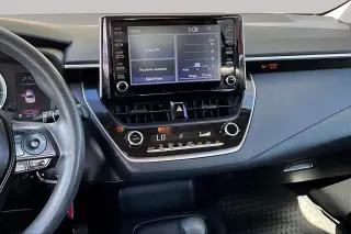 Sedán Toyota Corolla 2020 LE de 4 puertas