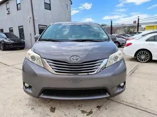 2016 Toyota Sienna XLE FWD 8-Passenger V6