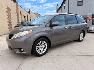 2016 Toyota Sienna XLE FWD 8-Passenger V6