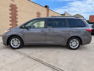 2016 Toyota Sienna XLE FWD 8-Passenger V6