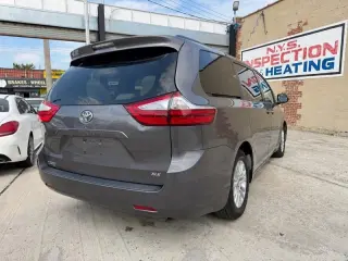 2016 Toyota Sienna XLE FWD 8-Passenger V6