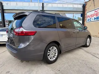 2016 Toyota Sienna XLE FWD 8-Passenger V6