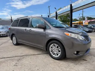 2016 Toyota Sienna XLE FWD 8-Passenger V6