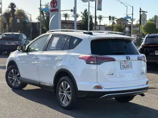 Toyota RAV4 Híbrido 2018 AWD XLE SUV 4 puertas