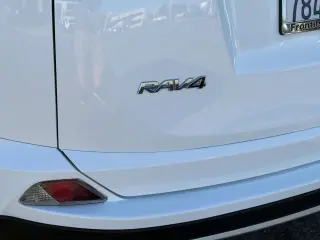 Toyota RAV4 Híbrido 2018 AWD XLE SUV 4 puertas