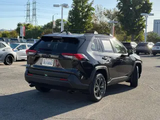 Toyota RAV4 Híbrido 2024 AWD XLE Premium 4dr SUV