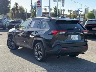 Toyota RAV4 Híbrido 2024 AWD XLE Premium 4dr SUV