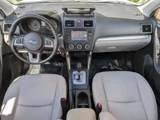 Subaru Forester 2018 con tracción en las cuatro ruedas 2.5i 4dr Wagon CVT