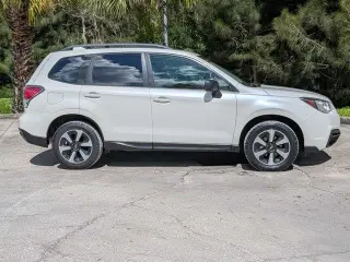 Subaru Forester 2018 con tracción en las cuatro ruedas 2.5i 4dr Wagon CVT