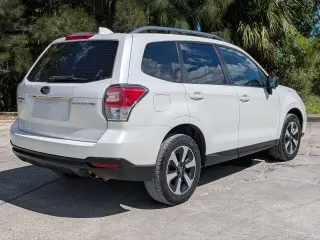 Subaru Forester 2018 con tracción en las cuatro ruedas 2.5i 4dr Wagon CVT