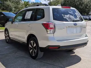 Subaru Forester 2018 con tracción en las cuatro ruedas 2.5i 4dr Wagon CVT