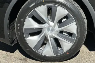 Tesla Model Y 2024 AWD Long Range 4dr Crossover