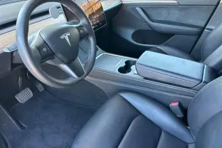 Tesla Model Y 2024 AWD Long Range 4dr Crossover