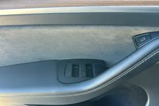Tesla Model Y 2024 AWD Long Range 4dr Crossover