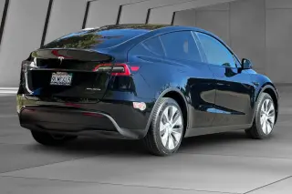 Tesla Model Y 2024 AWD Long Range 4dr Crossover
