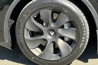 Tesla Model Y 2023 AWD Long Range 4dr Crossover