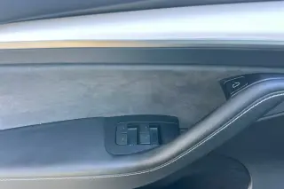 Tesla Model Y 2023 AWD Long Range 4dr Crossover