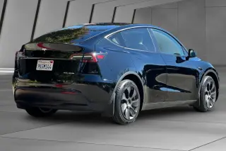 Tesla Model Y 2023 AWD Long Range 4dr Crossover