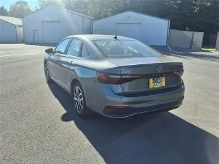 Volkswagen Jetta 2025 SE 4dr Sedán