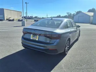 Volkswagen Jetta 2025 SE 4dr Sedán