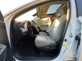 Toyota RAV4 2018 XLE 4 SUV