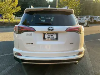 Toyota RAV4 2018 XLE 4 SUV