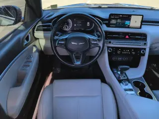 Genesis G70 2024 2.5T Estándar 4 tracciones Sedán