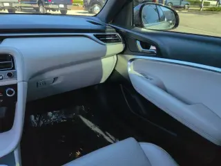 Genesis G70 2024 2.5T Estándar 4 tracciones Sedán