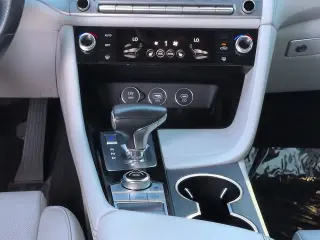 Genesis G70 2024 2.5T Estándar 4 tracciones Sedán