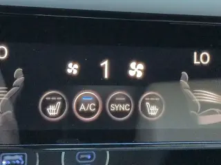 Genesis G70 2024 2.5T Estándar 4 tracciones Sedán