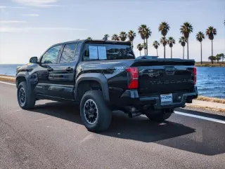 Toyota Tacoma 2025 4x4 SR5 4dr Double Cab 5.0 ft SB
