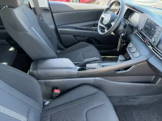 Hyundai ELANTRA 2025 SE Sedán 4 puertas