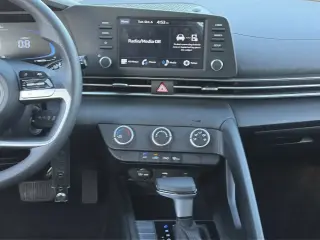Hyundai ELANTRA 2025 SE Sedán 4 puertas