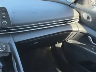Hyundai ELANTRA 2025 SE Sedán 4 puertas